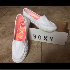 White slip on flats, boat shoes